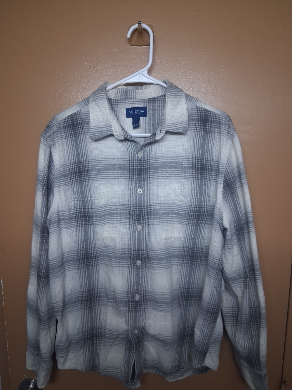 Arizona Jean Company Men’s Gray Plaid Button-Up Shirt